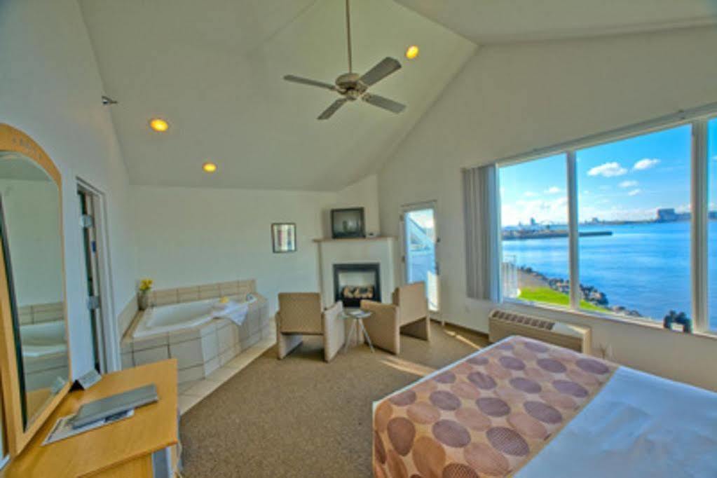 Hotel South Pier 3*